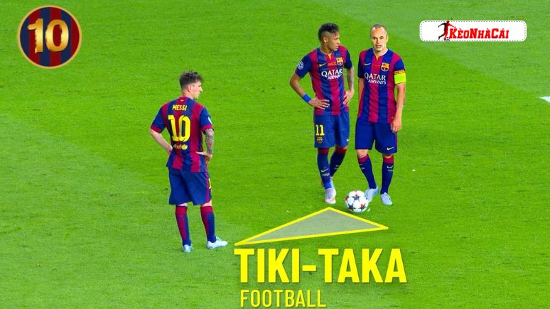 Chuyền bóng ngắn liên tục là đặc điểm nổi bật của chiến thuật Tiki Taka Chuyền bóng ngắn liên tục là đặc điểm nổi bật của chiến thuật Tiki Taka